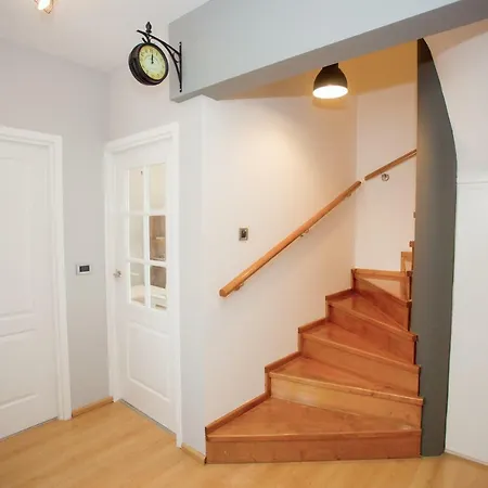 Star Apartment *